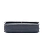 Bolso de hombro Timeless Wallet on Chain de cuero acolchado caviar color azul marino