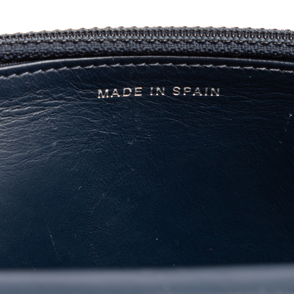 Bolso de hombro Timeless Wallet on Chain de cuero acolchado caviar color azul marino