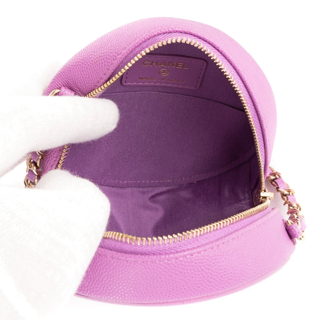 Bolso de hombro redondo tipo bandolera de piel caviar acolchada morada con filigrana