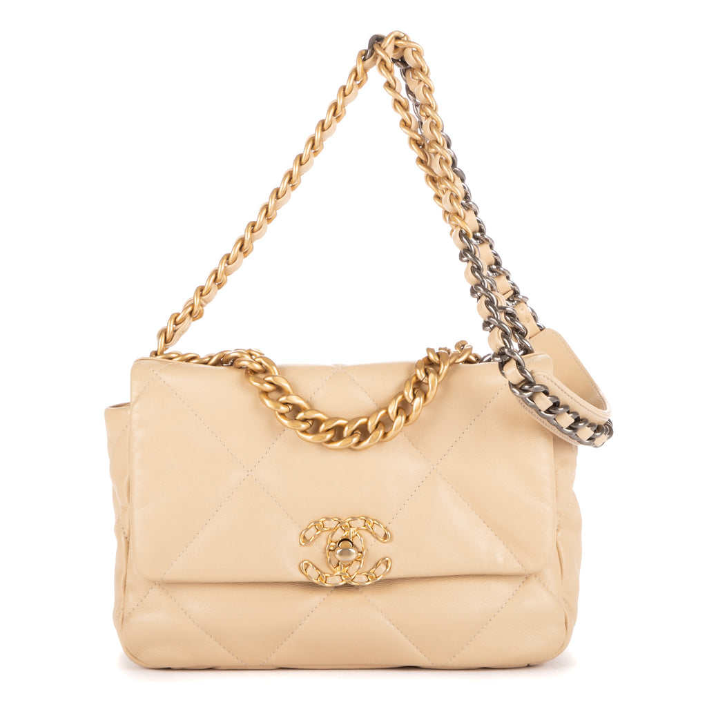 Sac bandoulière 19 à rabat en cuir de veau matelassé beige