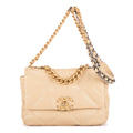 Sac bandoulière 19 à rabat en cuir de veau matelassé beige
