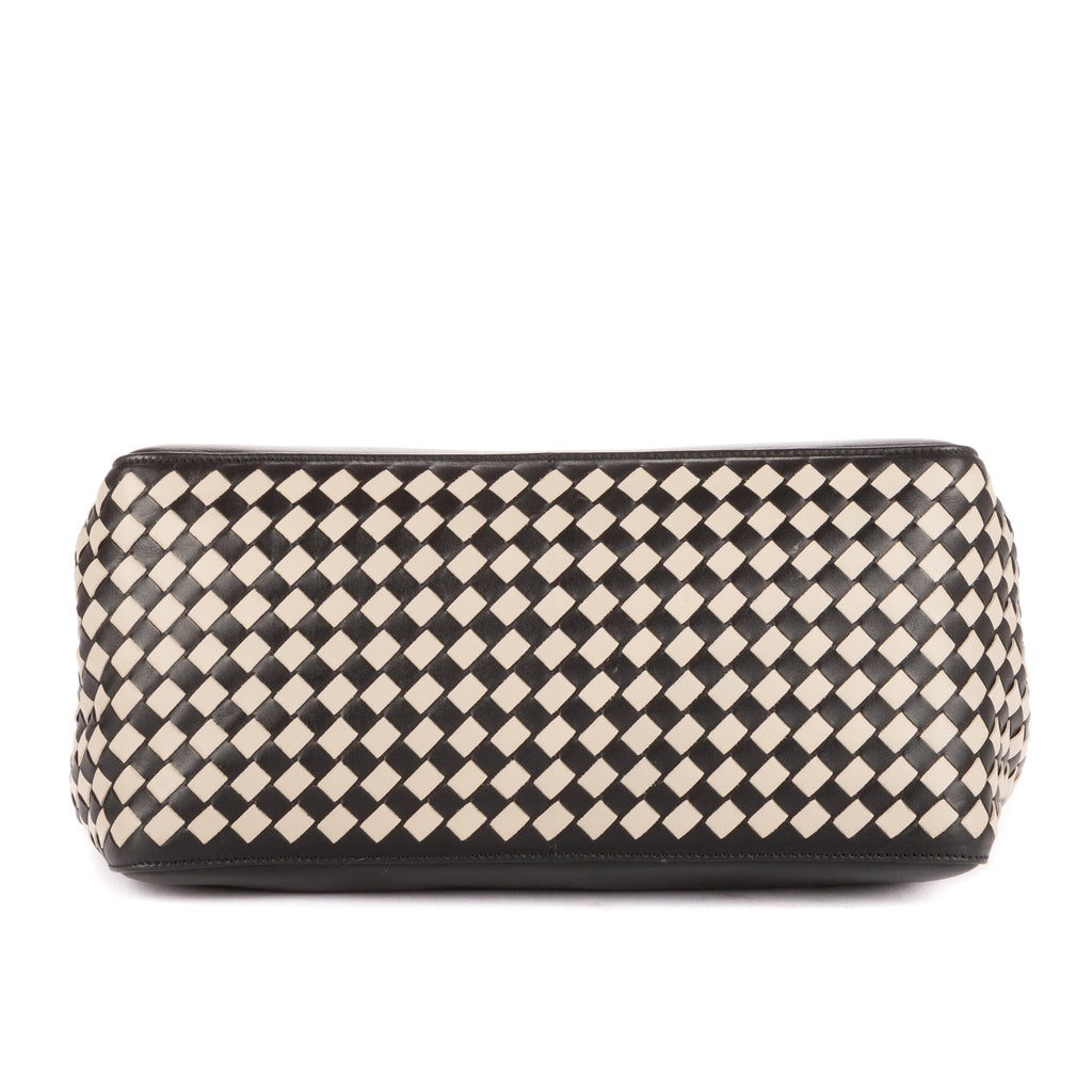 Sac porté épaule cabas noir en cuir intrecciato