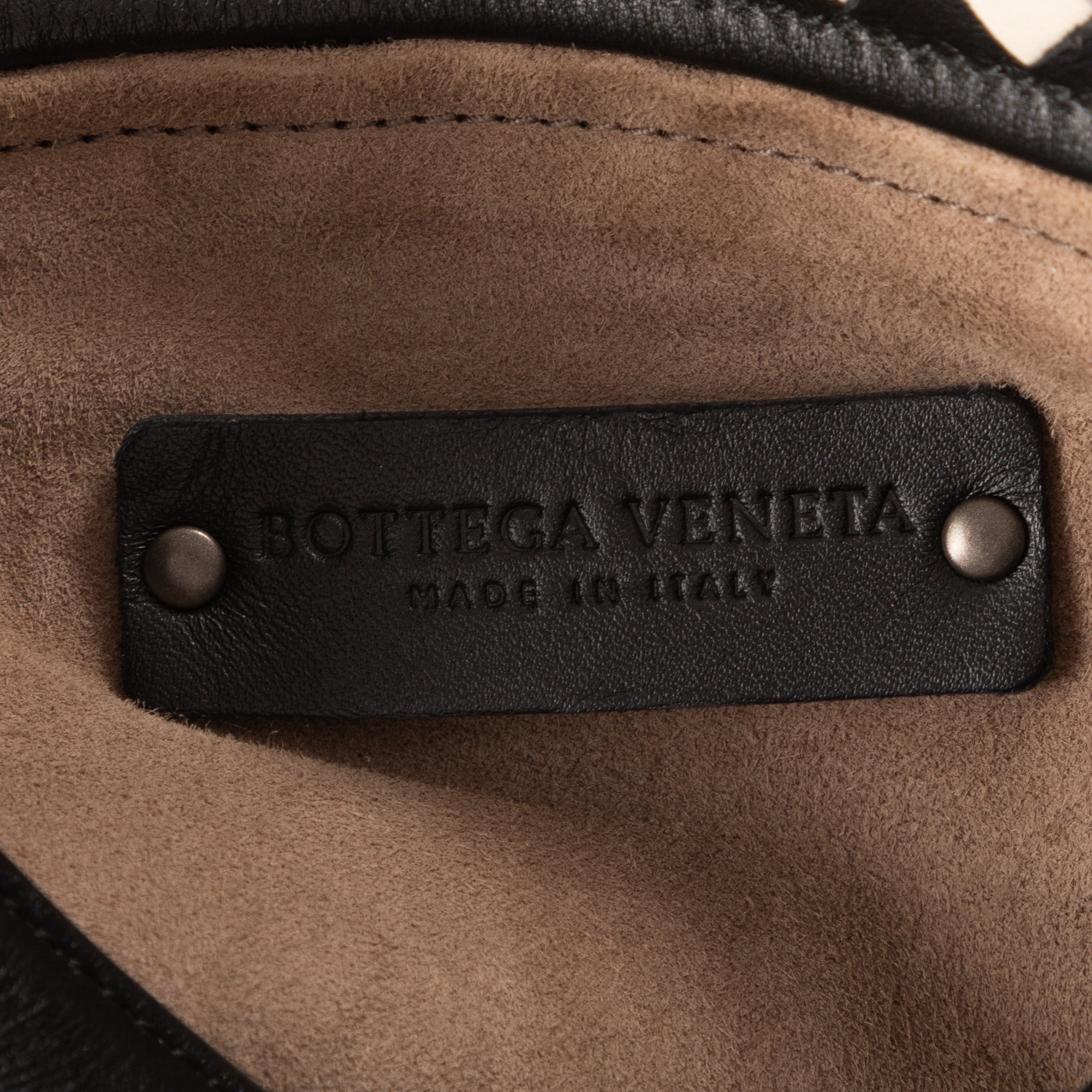 Sac porté épaule cabas noir en cuir intrecciato