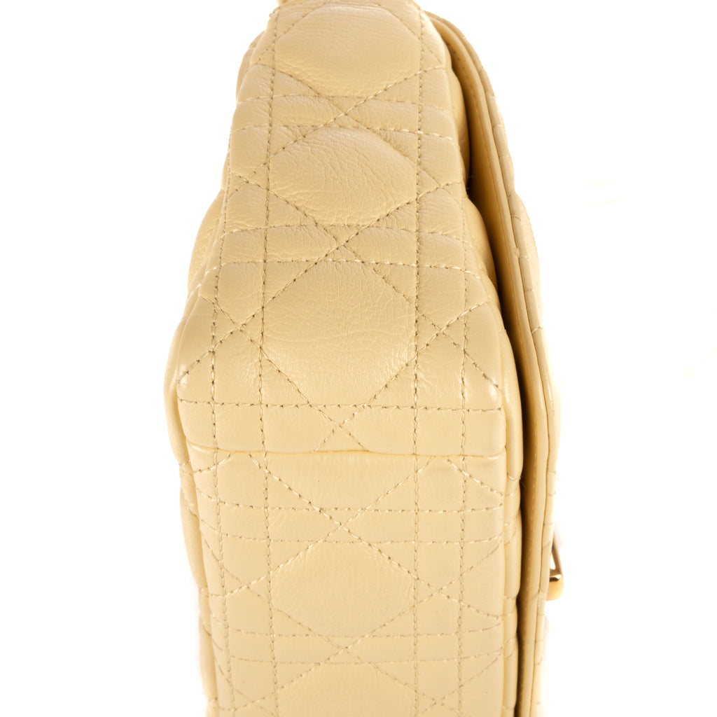 Bolso de hombro Caro Crossbody pequeño de cuero Cannage vainilla