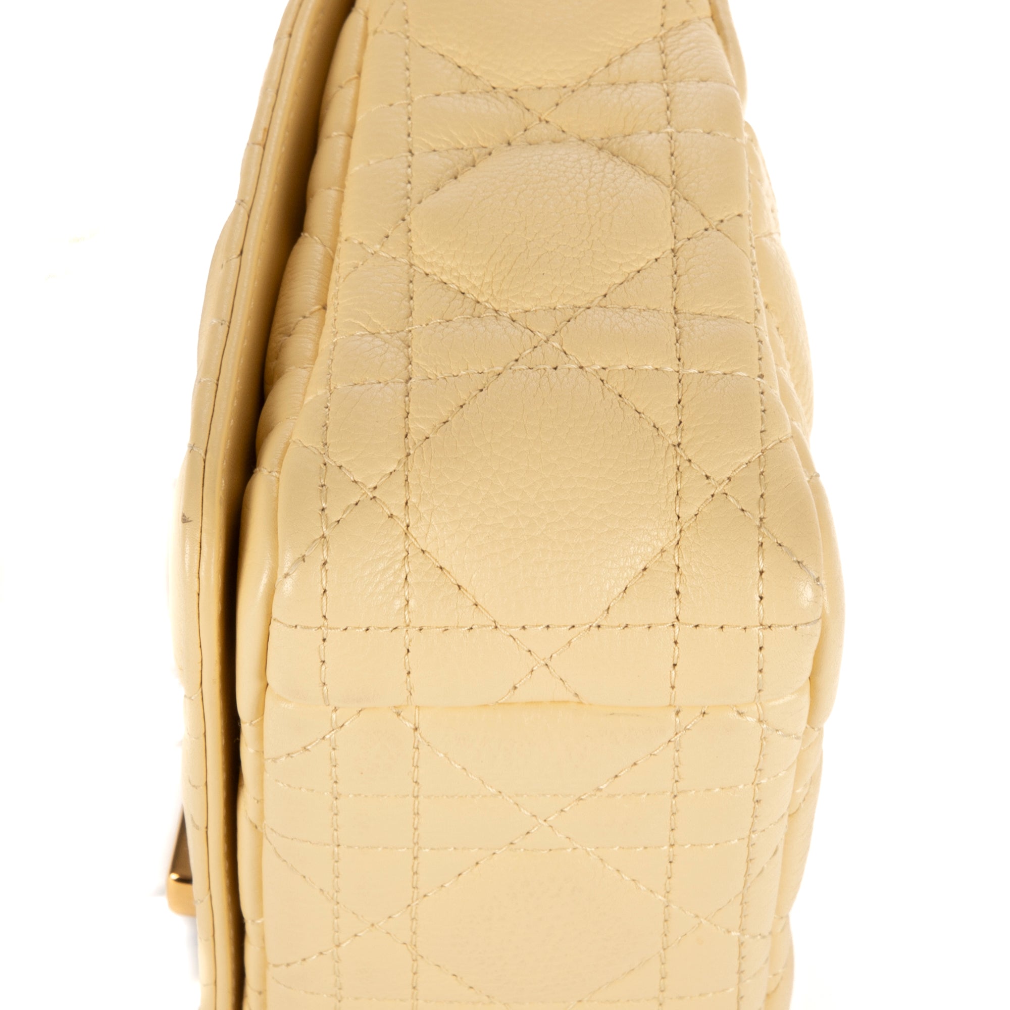 Bolso de hombro Caro Crossbody pequeño de cuero Cannage vainilla