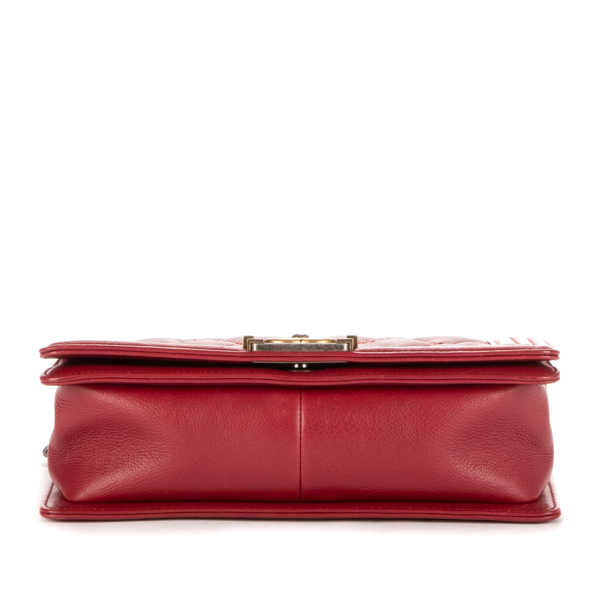 Bolso de Hombro Boy Mediano Rojo Piel de Cordero Acolchada con Costuras vistas