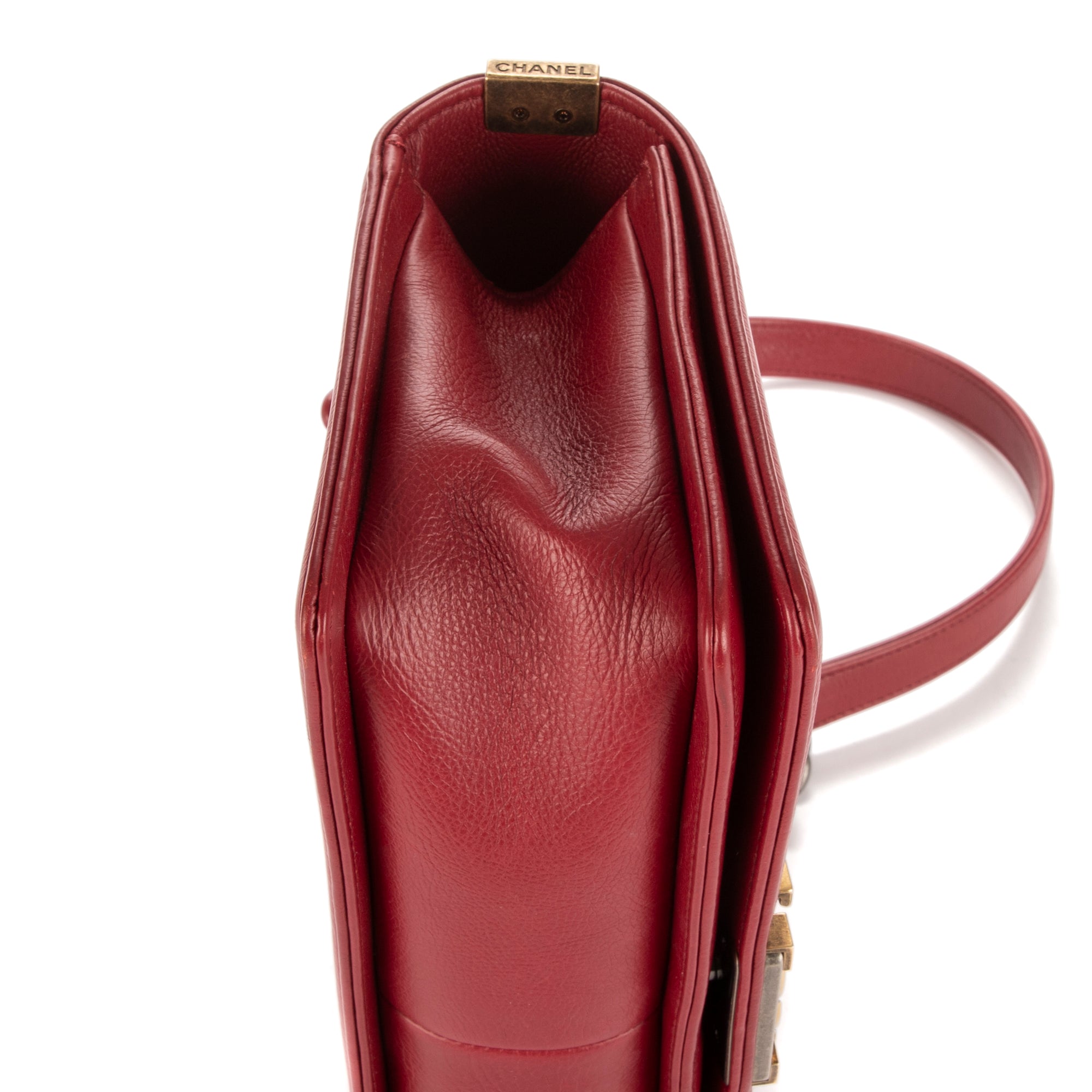 Bolso de Hombro Boy Mediano Rojo Piel de Cordero Acolchada con Costuras vistas