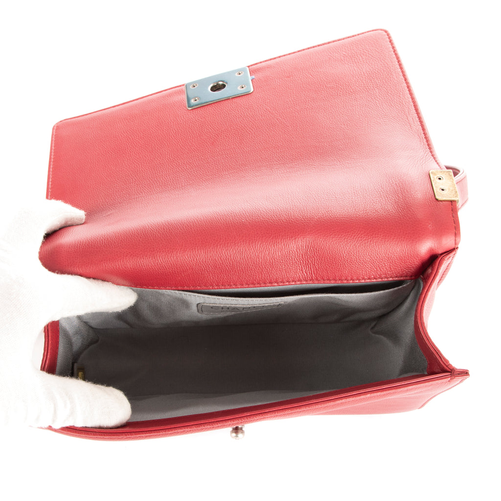 Bolso de Hombro Boy Mediano Rojo Piel de Cordero Acolchada con Costuras vistas
