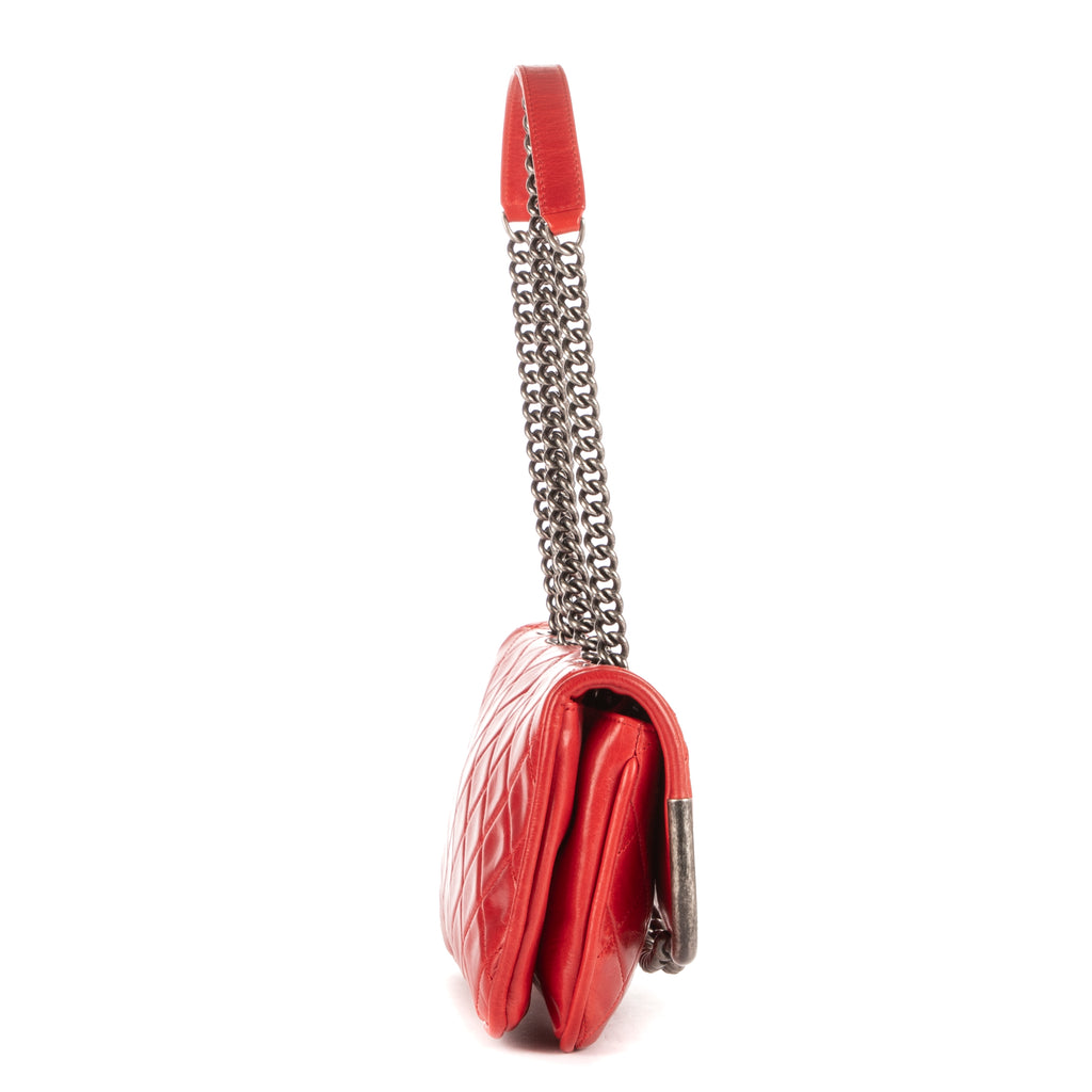 Bolso de hombro con cadena solapa única de piel de becerro roja brillante