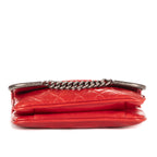 Bolso de hombro con cadena solapa única de piel de becerro roja brillante