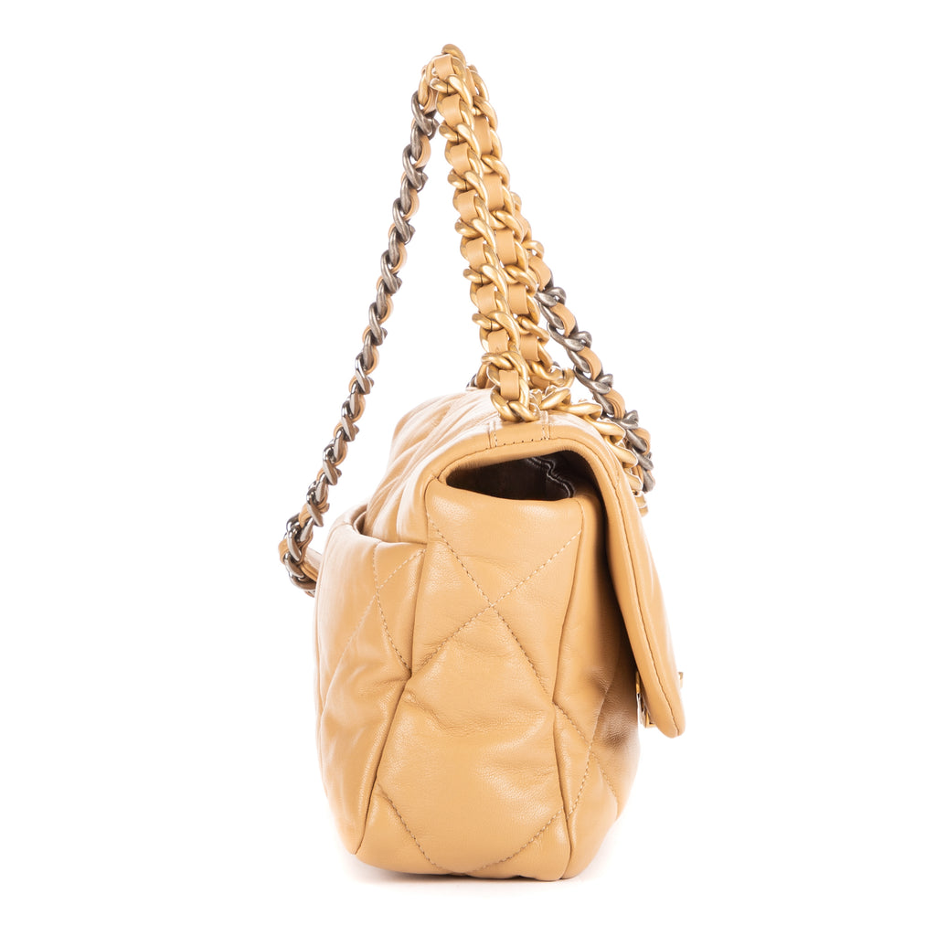 Bolso de Hombro Classic 19 con Solapa Pequeño Piel de Cordero Acolchada Color Crema
