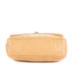 Bolso de Hombro Classic 19 con Solapa Pequeño Piel de Cordero Acolchada Color Crema