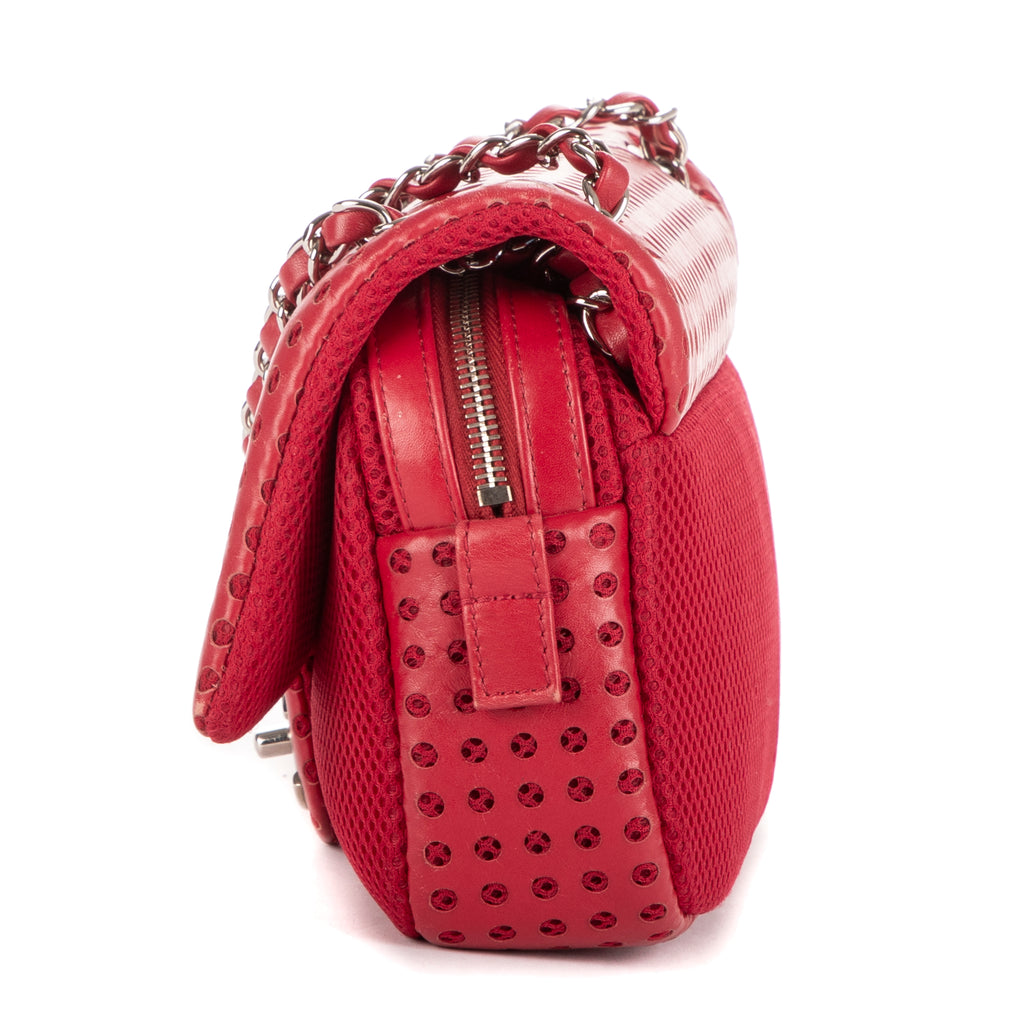 Bandolera Easy Flap Jumbo de cuero liso perforado rojo con tela roja