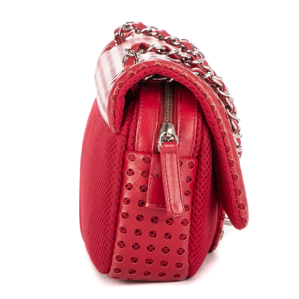 Bandolera Easy Flap Jumbo de cuero liso perforado rojo con tela roja