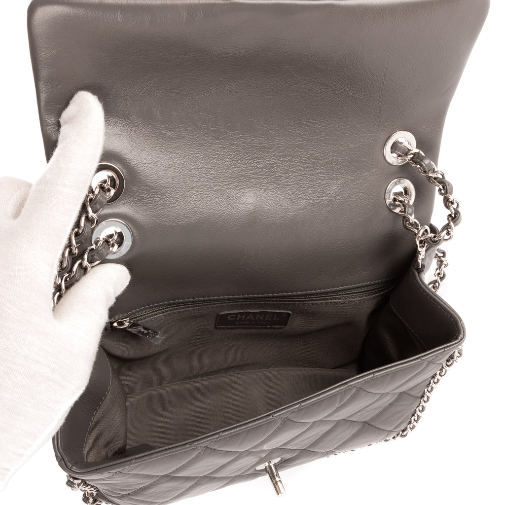 Sac bandoulière Chain-Around petit simple rabat cuir d'agneau matelassé gris