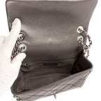 Sac bandoulière Chain-Around petit simple rabat cuir d'agneau matelassé gris