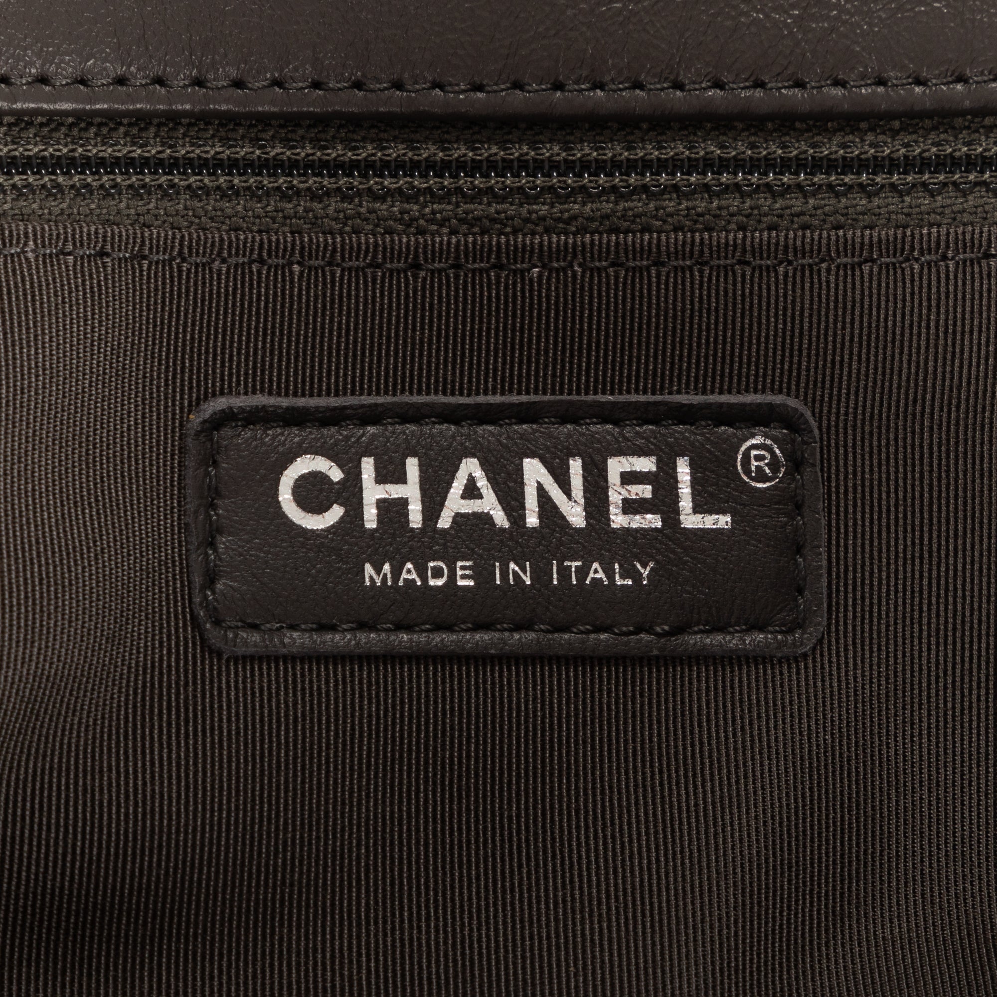 Sac bandoulière Chain-Around petit simple rabat cuir d'agneau matelassé gris