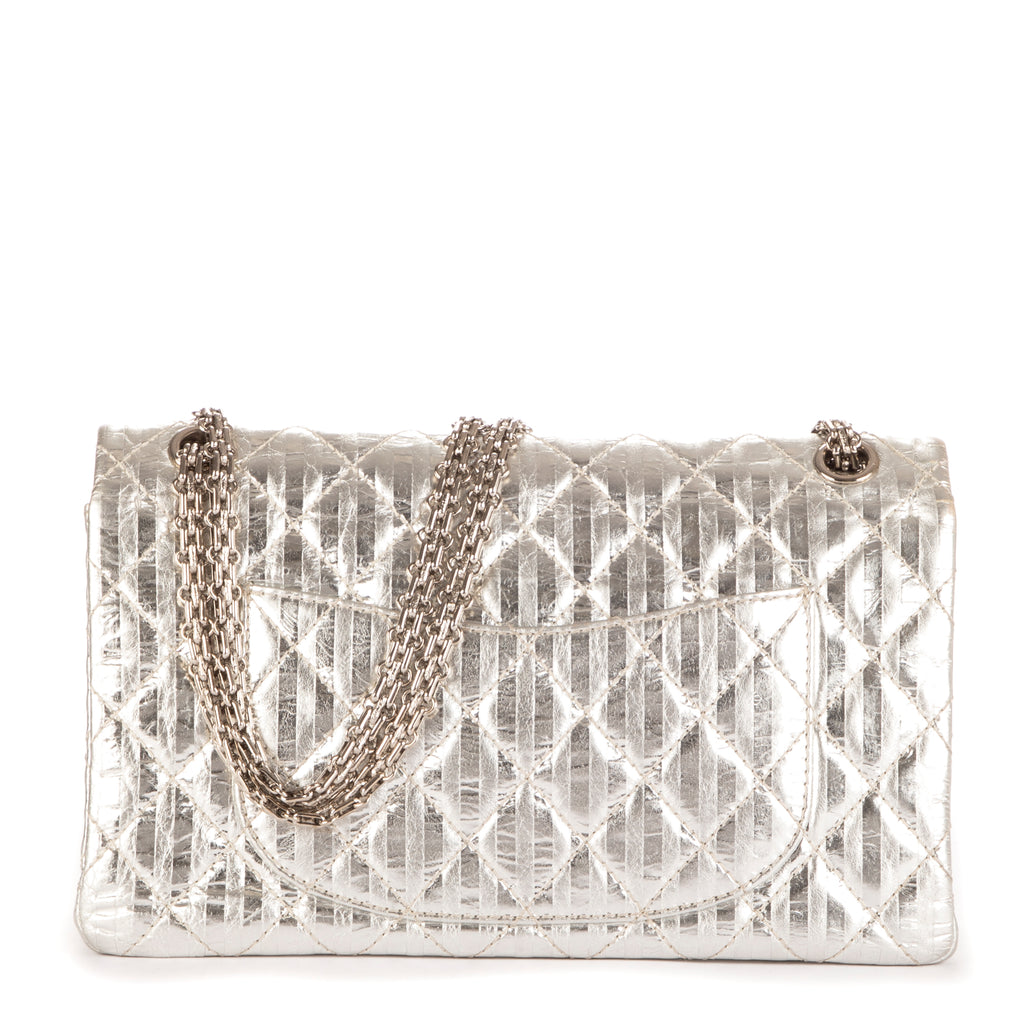 Sac à bandoulière 2.55 Rayures Taille moyenne 226 Double rabat Cuir de veau vieilli Argent métallisé