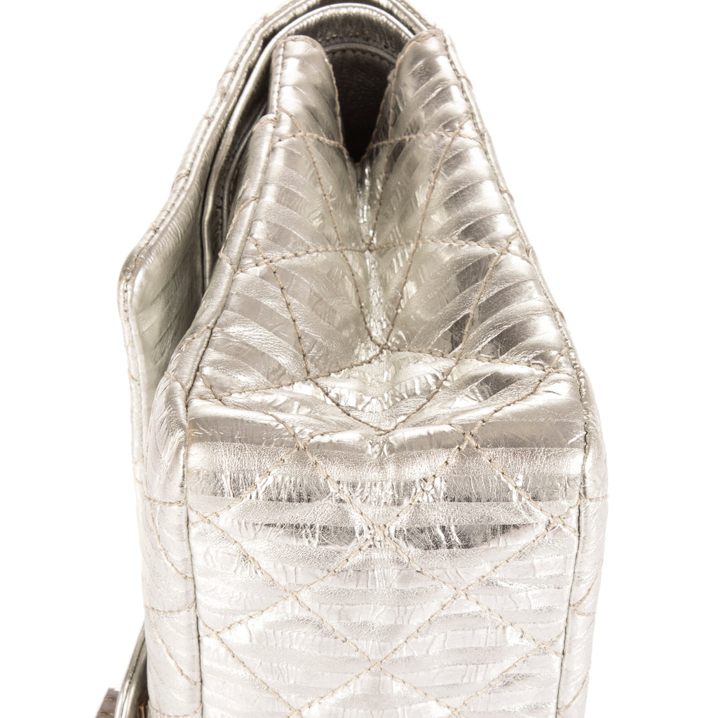 Sac à bandoulière 2.55 Rayures Taille moyenne 226 Double rabat Cuir de veau vieilli Argent métallisé