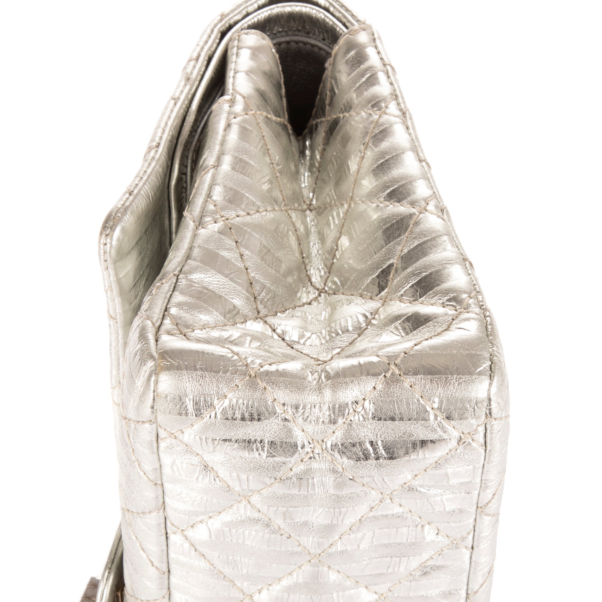 Sac à bandoulière 2.55 Rayures Taille moyenne 226 Double rabat Cuir de veau vieilli Argent métallisé