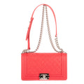 Bolso de Hombro Boy Mediano de Cuero Acolchado Rojo Caviar