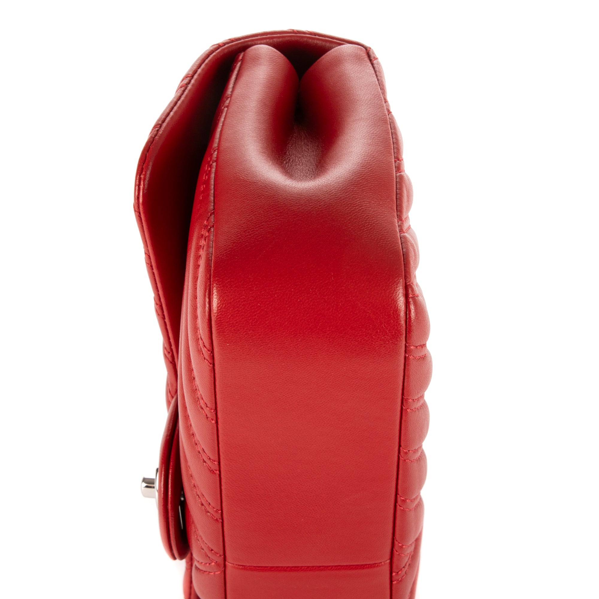 Sac à bandoulière double surpiqûre simple rabat rouge chevron double surpiqûre cuir matelassé