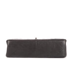 Bolso de hombro clásico con doble solapa, Jumbo, de piel acolchada de caviar negra