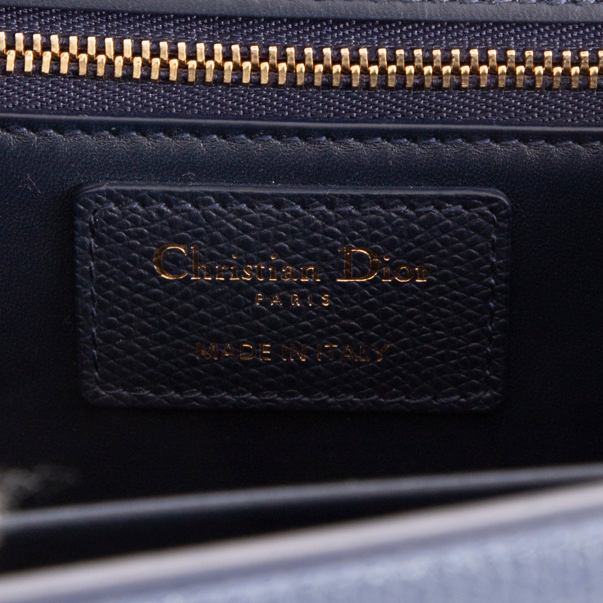 Bolso de hombro Montaigne 30 de cuero granulado azul marino