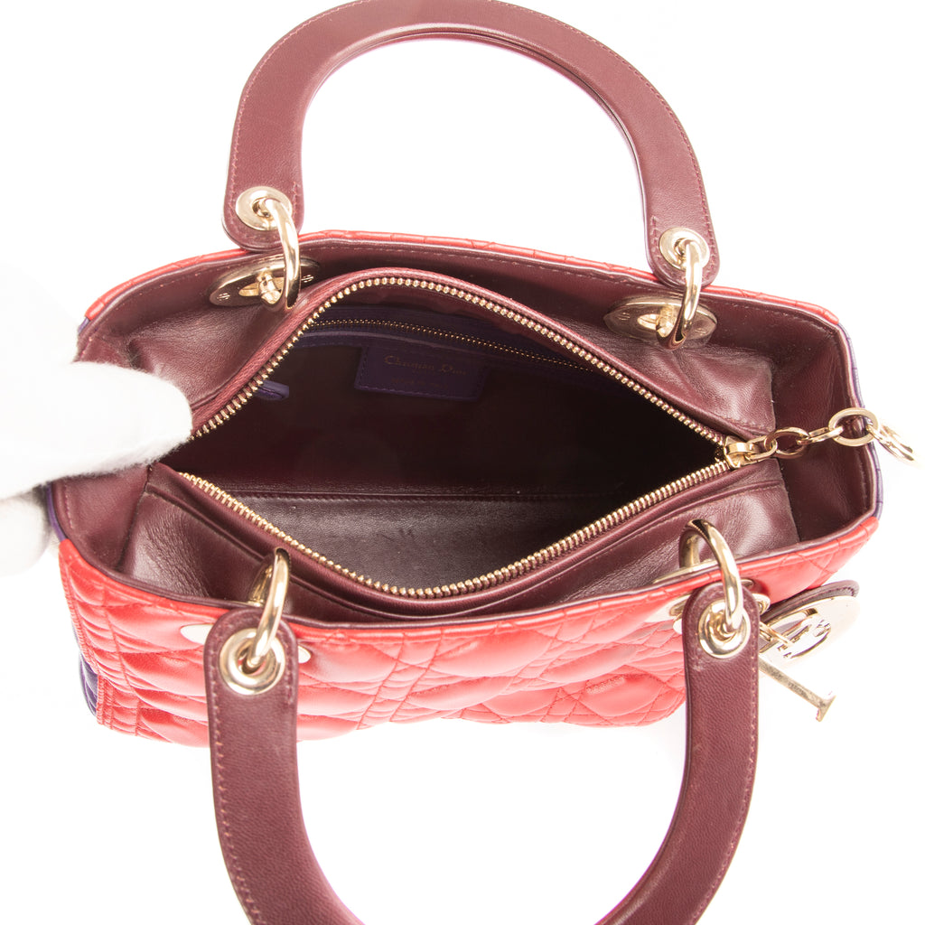 Bolso de mano mediano Lady Dior con cremallera PM, piel de becerro roja con motivo Cannage
