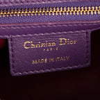 Bolso de mano mediano Lady Dior con cremallera PM, piel de becerro roja con motivo Cannage