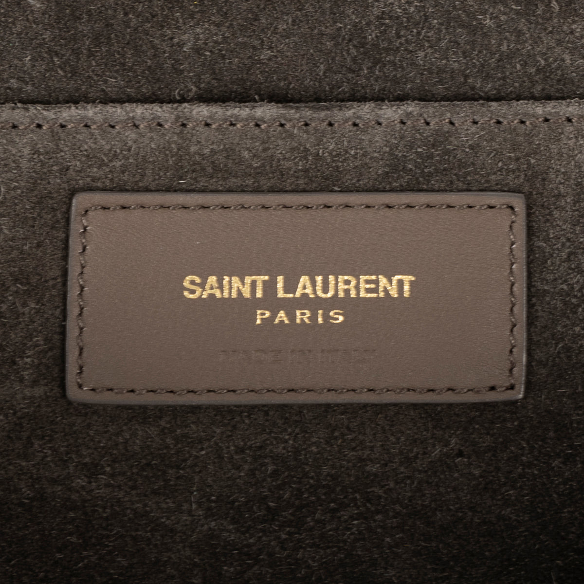 Pochette Classic Y Line en cuir de veau taupe