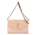 Sac porté épaule Cassandre Enveloppe Chain Wallet Cuir grain de poudre clouté Taupe