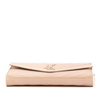 Sac porté épaule Cassandre Enveloppe Chain Wallet Cuir grain de poudre clouté Taupe