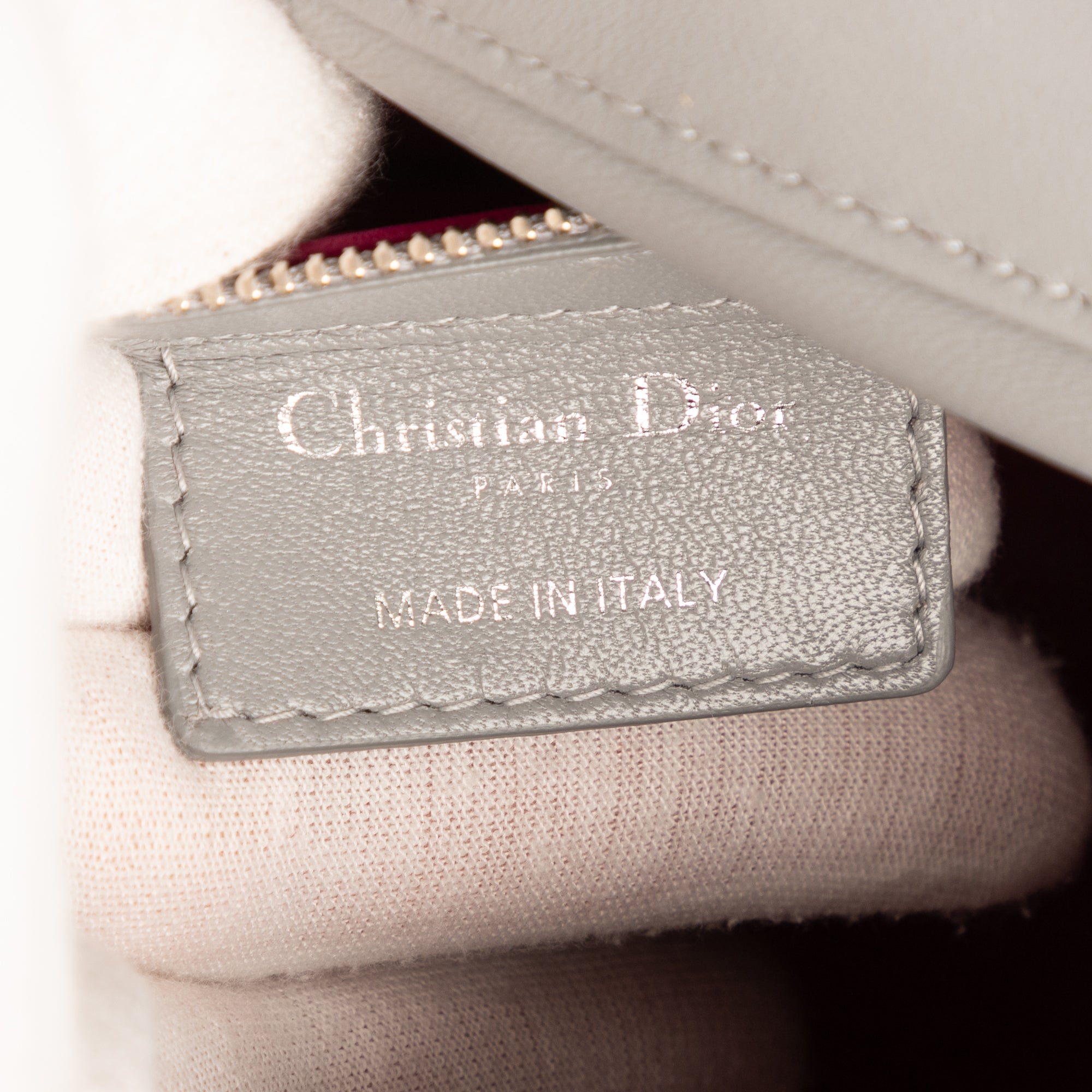 Bolso de hombro mediano Lady Dior con cremallera, piel cannage gris mediano