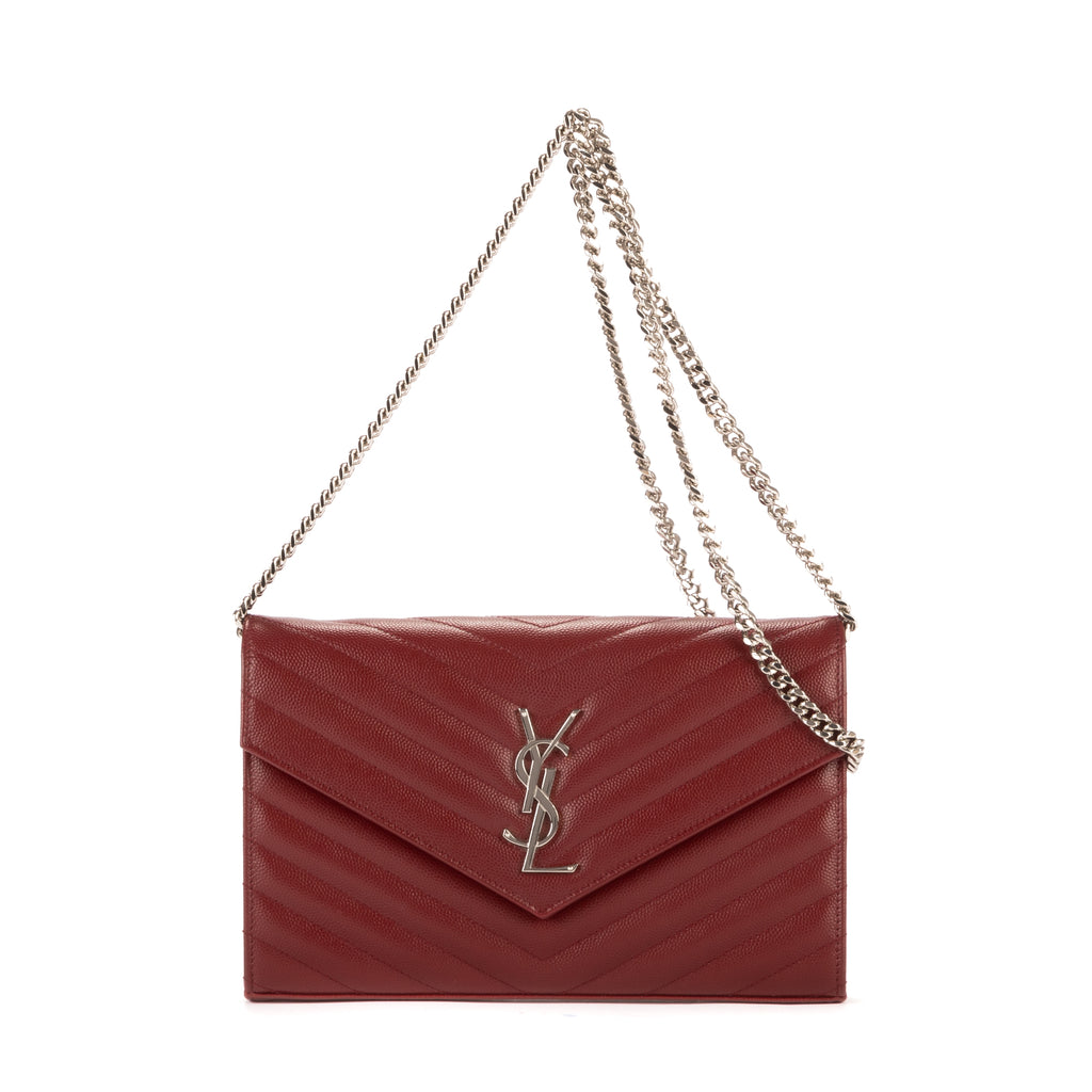 Bandolera Billetera con Cadena Enveloppe de Piel de Becerro Borgoña Acolchada con Diseño Chevron