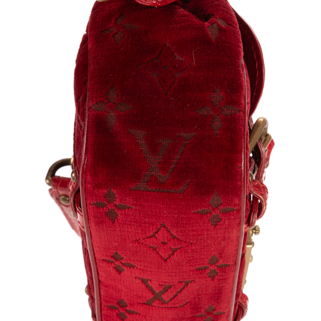 Bandolera Ed. Ltda. Monogram Velours Irvine de terciopelo rojo con patrón de cocodrilo