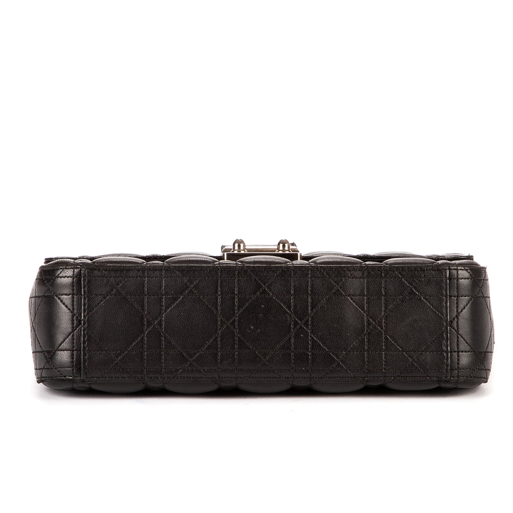 Bolso al hombro Miss Dior mediano de piel Cannage negra