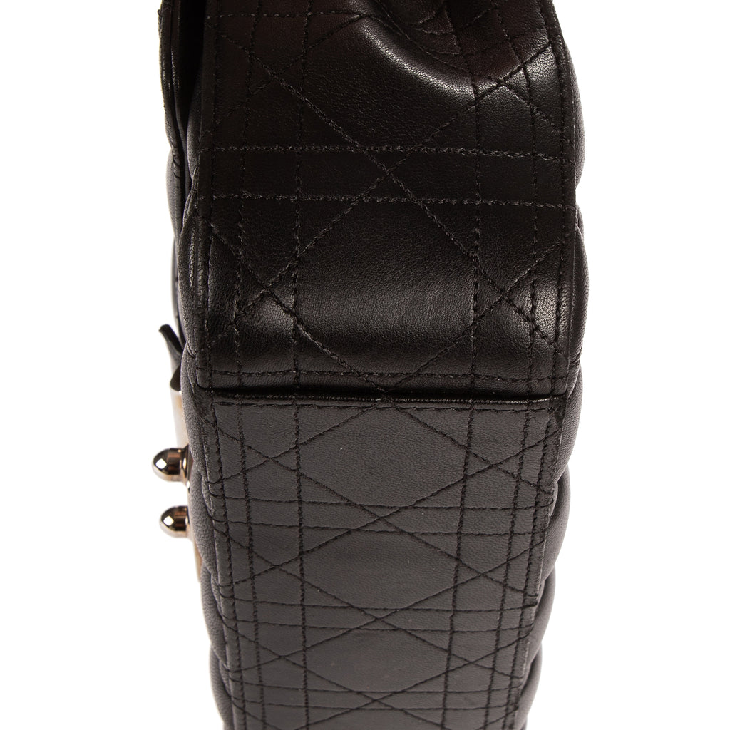 Bolso al hombro Miss Dior mediano de piel Cannage negra