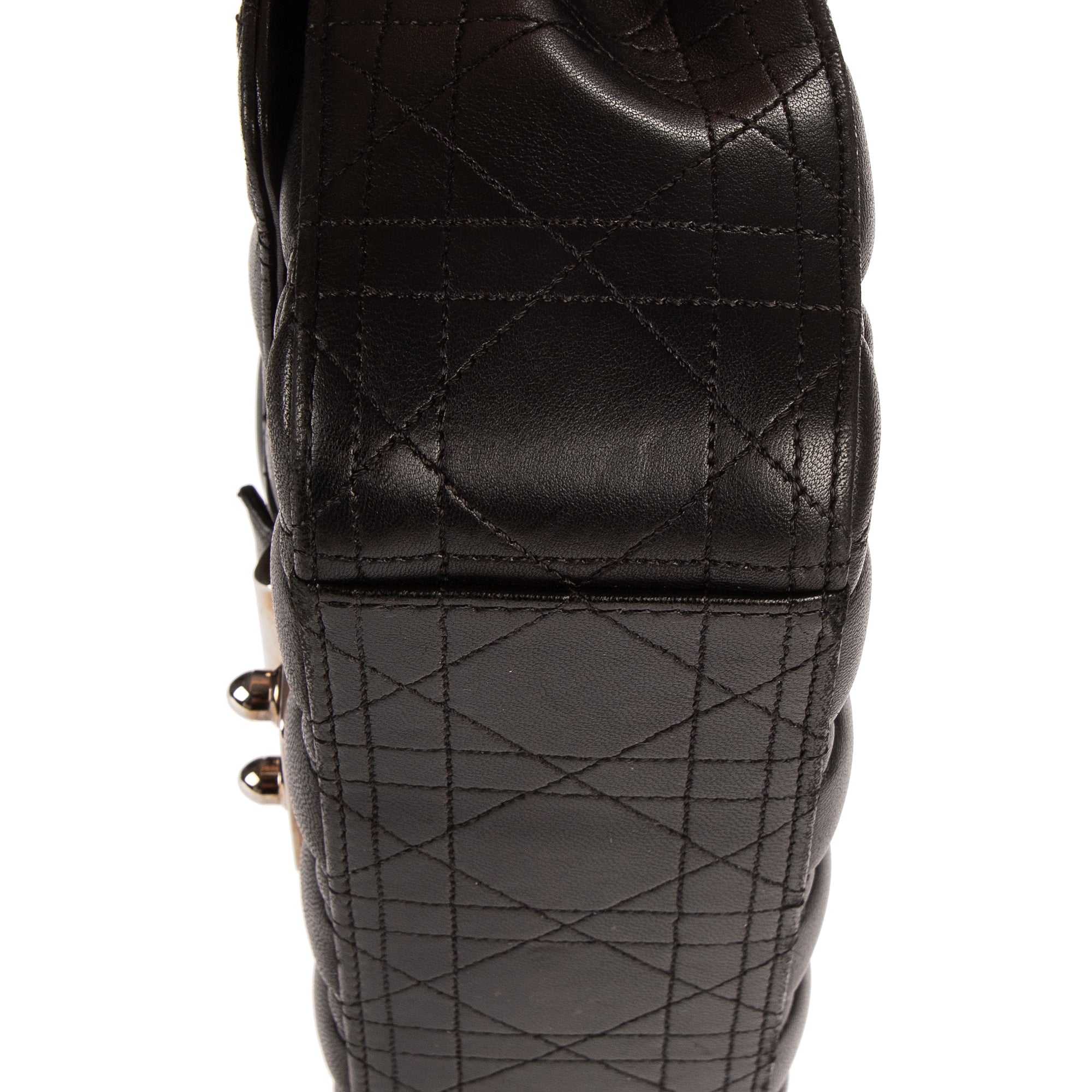 Bolso al hombro Miss Dior mediano de piel Cannage negra