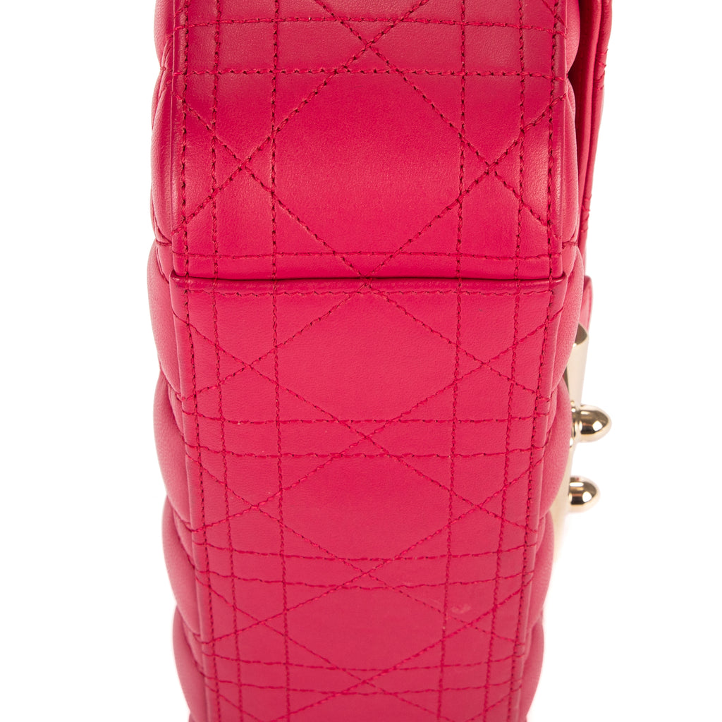 Bolso de hombro Miss Dior mediano de piel Cannage fucsia