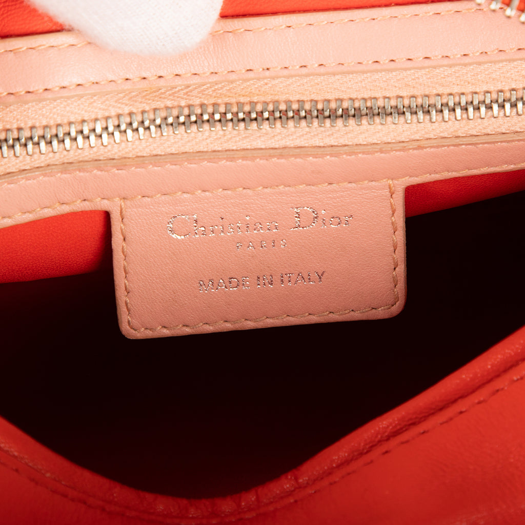 Bolso de hombro Lady Dior Zip mediano de piel rosa Cannage