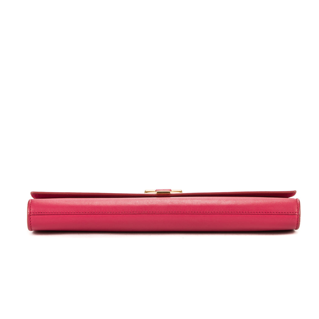 Bolso de mano clásico Y Line Clutch de piel lisa rosa