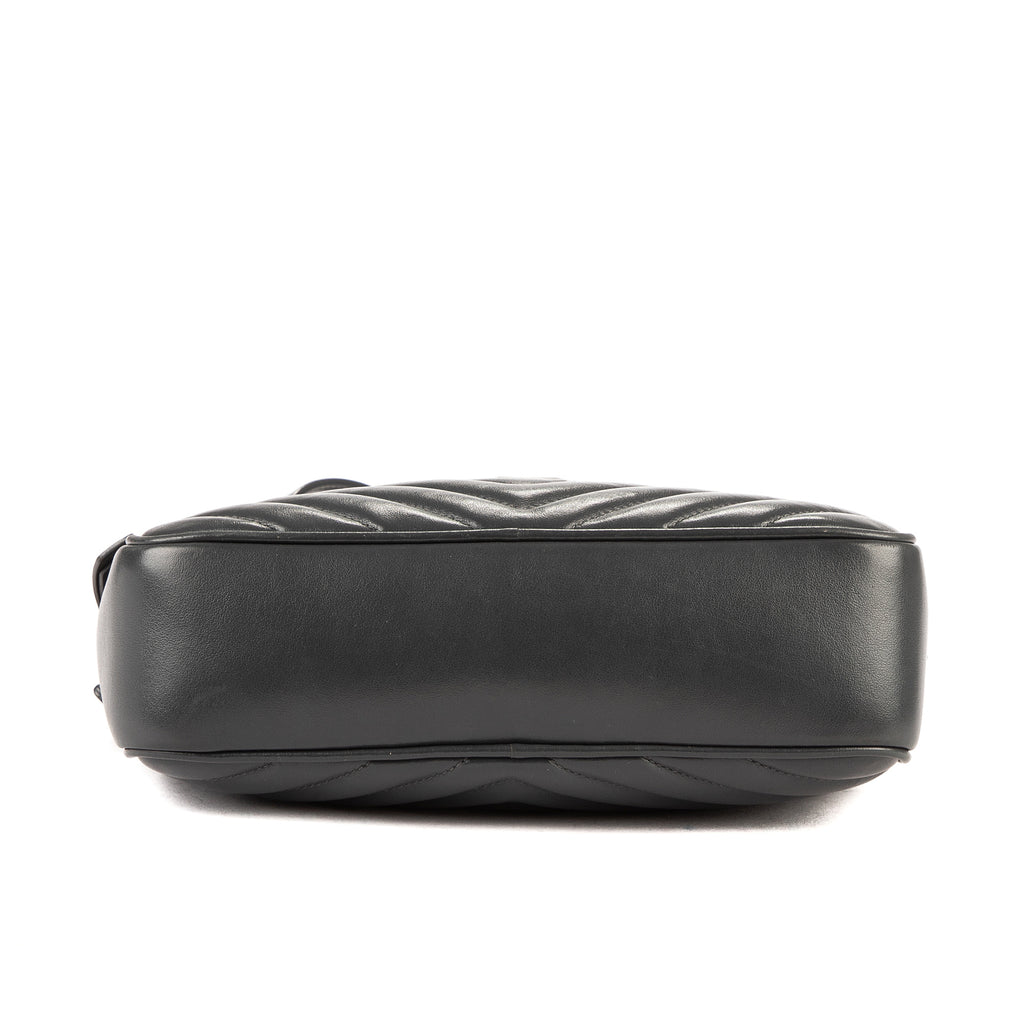 Bolso de hombro Lou Camera de piel de becerro gris oscuro acolchado con motivo chevron