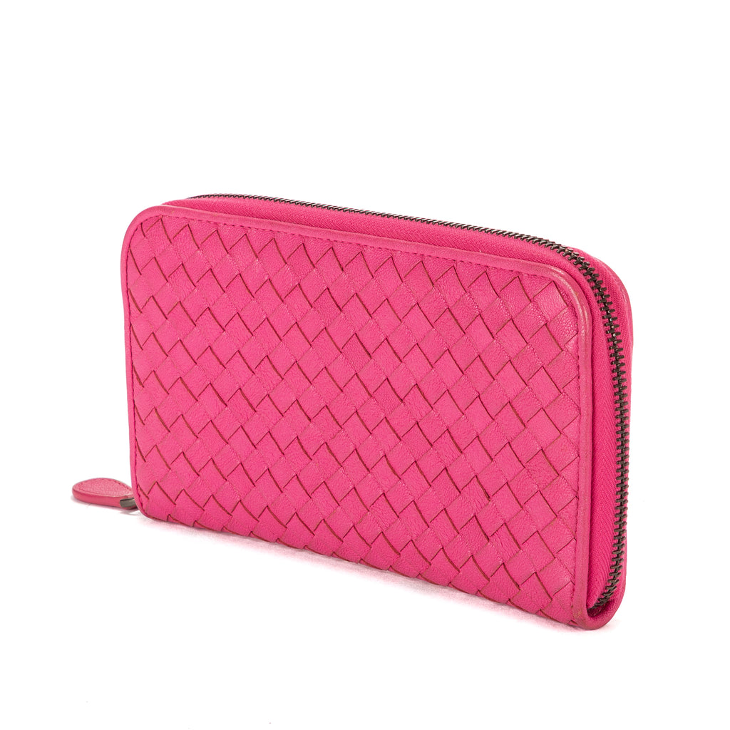 Portefeuille zippé Intrecciato en cuir nappa Intrecciato rose