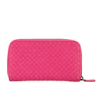 Portefeuille zippé Intrecciato en cuir nappa Intrecciato rose