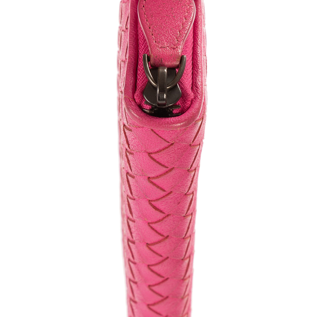 Portefeuille zippé Intrecciato en cuir nappa Intrecciato rose