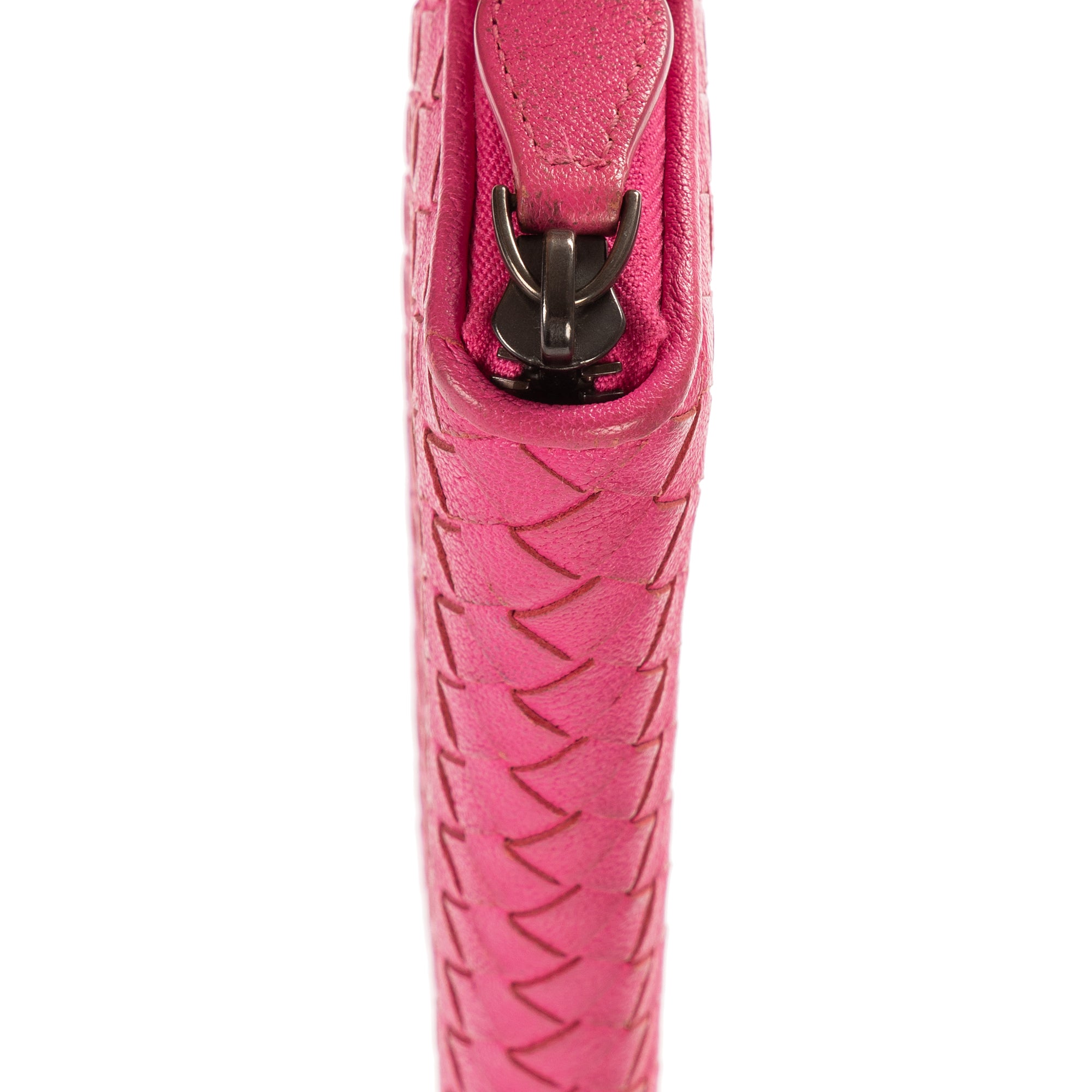 Portefeuille zippé Intrecciato en cuir nappa Intrecciato rose