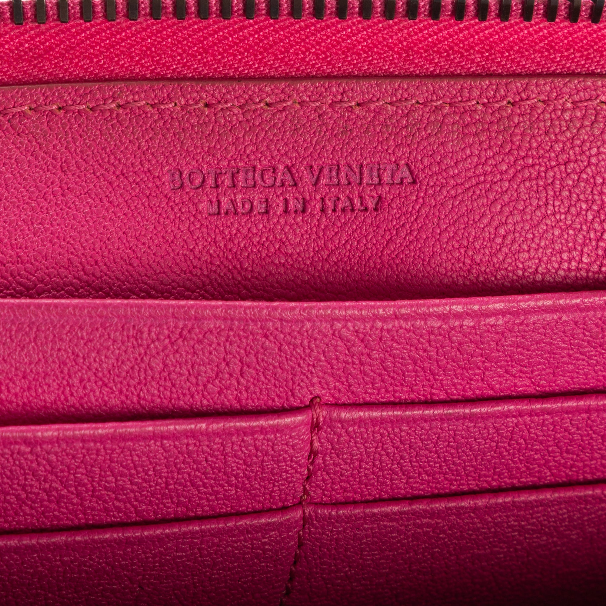 Portefeuille zippé Intrecciato en cuir nappa Intrecciato rose