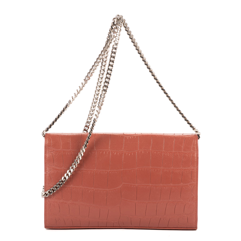 Portefeuille enveloppe sur chaîne en cuir embossé crocodile rose nude