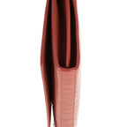 Portefeuille enveloppe sur chaîne en cuir embossé crocodile rose nude